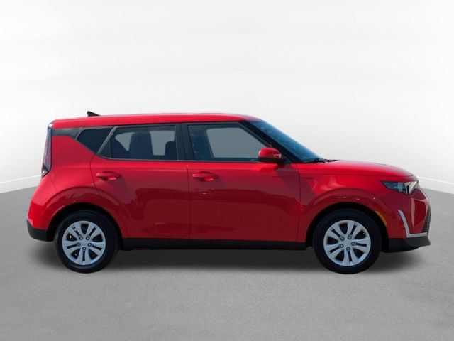 Used 2024 Kia Soul LX FWD image 2