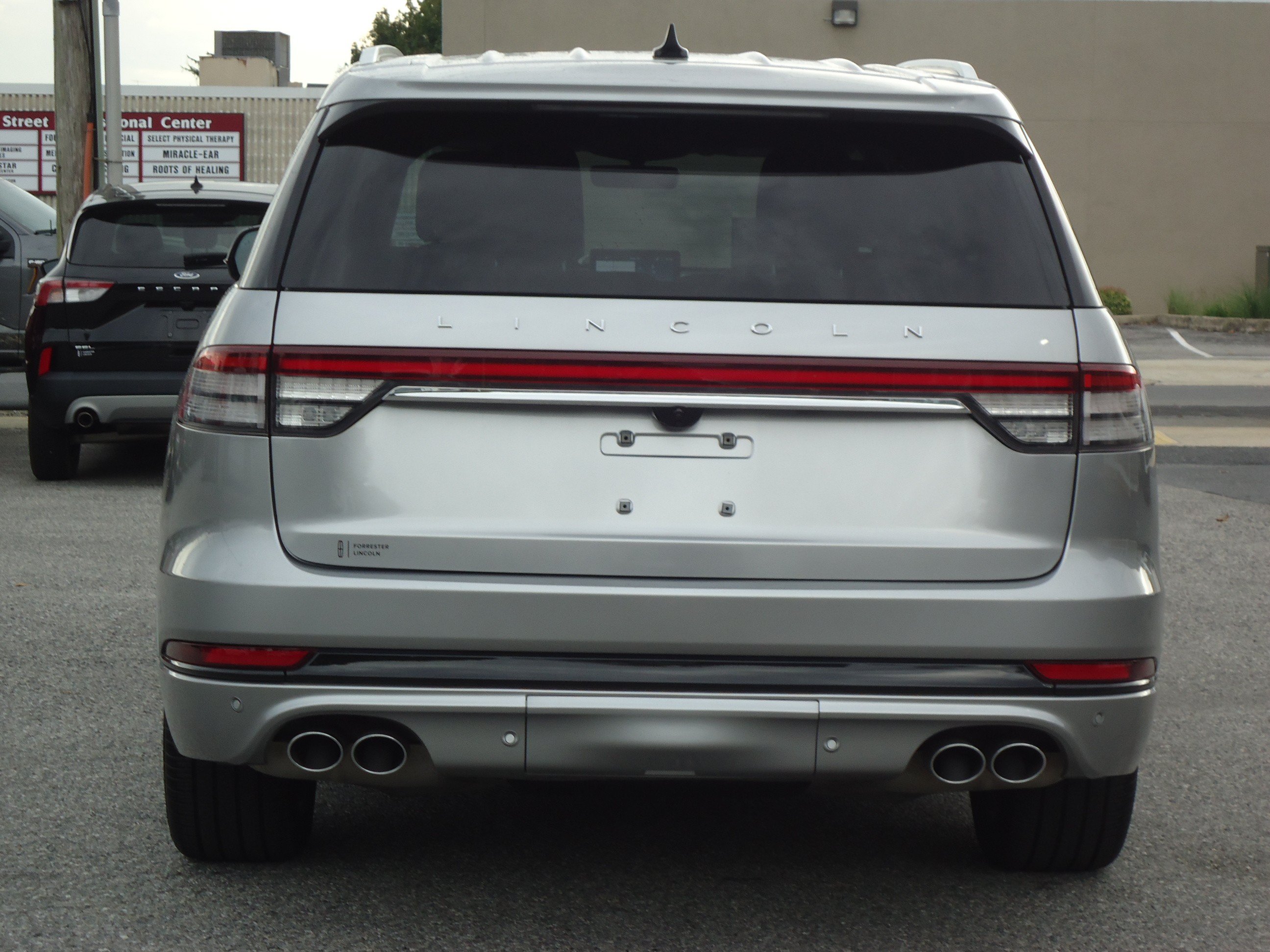 Used 2021 Lincoln Aviator Grand Touring w/ Equipment Group 302A AWD/4WD image 4