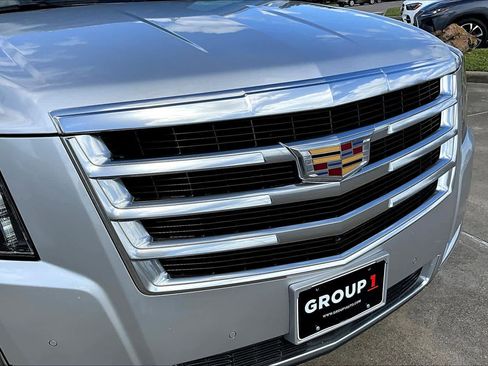 Used 2017 Cadillac Escalade Premium Luxury image 26