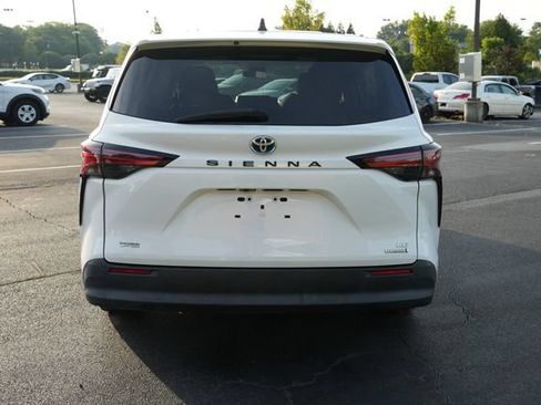 Used 2021 Toyota Sienna LE FWD image 6