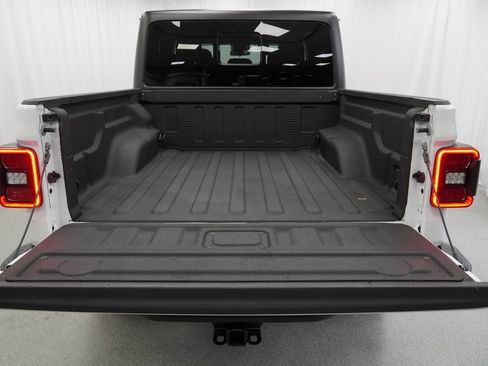 Certified 2024 Jeep Gladiator Sport image 40