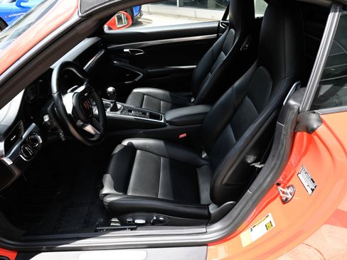 Used 2019 Porsche 911 Cabriolet image 17