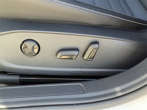 Certified 2025 Volkswagen Jetta SE image 25