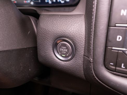 Used 2024 GMC Yukon Denali w/ Advanced Technology Package AWD/4WD image 31