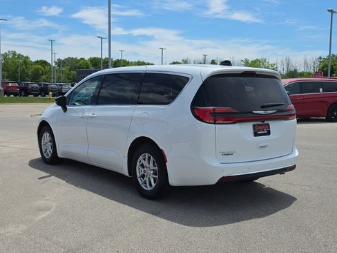 New 2026 Chrysler Pacifica Select FWD image 5