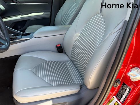Used 2021 Toyota Camry SE w/ Convenience Package FWD image 19
