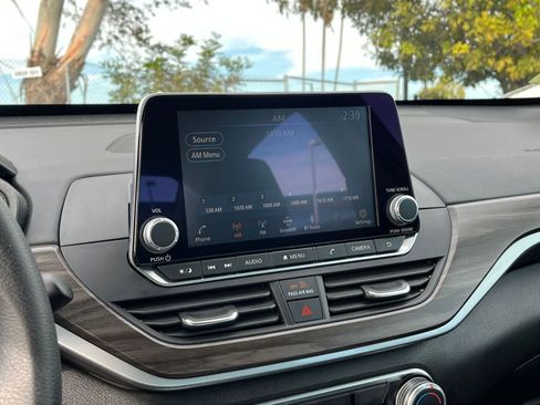 Used 2025 Nissan Altima 2.5 SV image 17