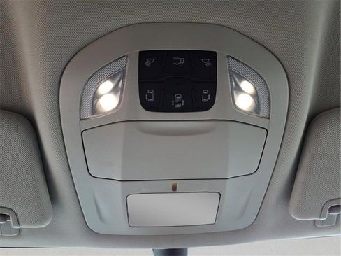 Used 2024 Chrysler Pacifica Touring-L image 20