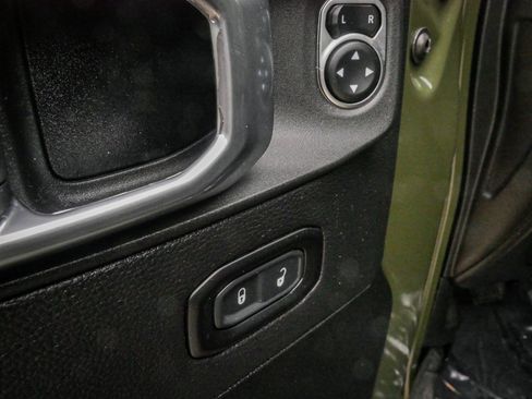 Used 2022 Jeep Wrangler Unlimited Sahara w/ Cold Weather Group AWD/4WD image 15