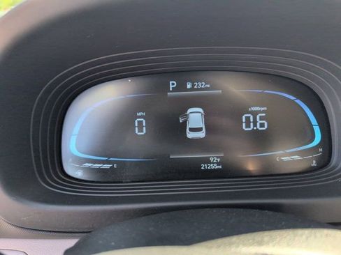 Used 2025 Hyundai Venue SEL FWD image 16