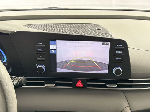 Used 2024 Hyundai Elantra SE image 19