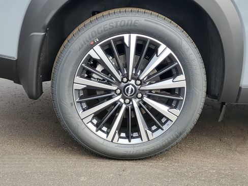 New 2026 Nissan Pathfinder Platinum image 35