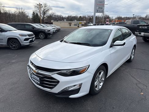 Used 2023 Chevrolet Malibu LT image 3
