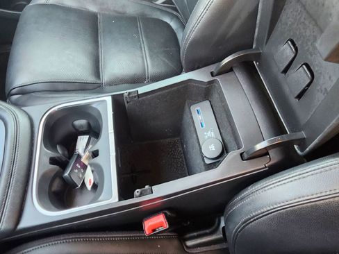 Used 2020 Jaguar E-PACE SE image 34