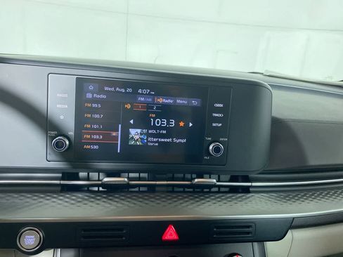 Used 2024 Kia Carnival LX image 24