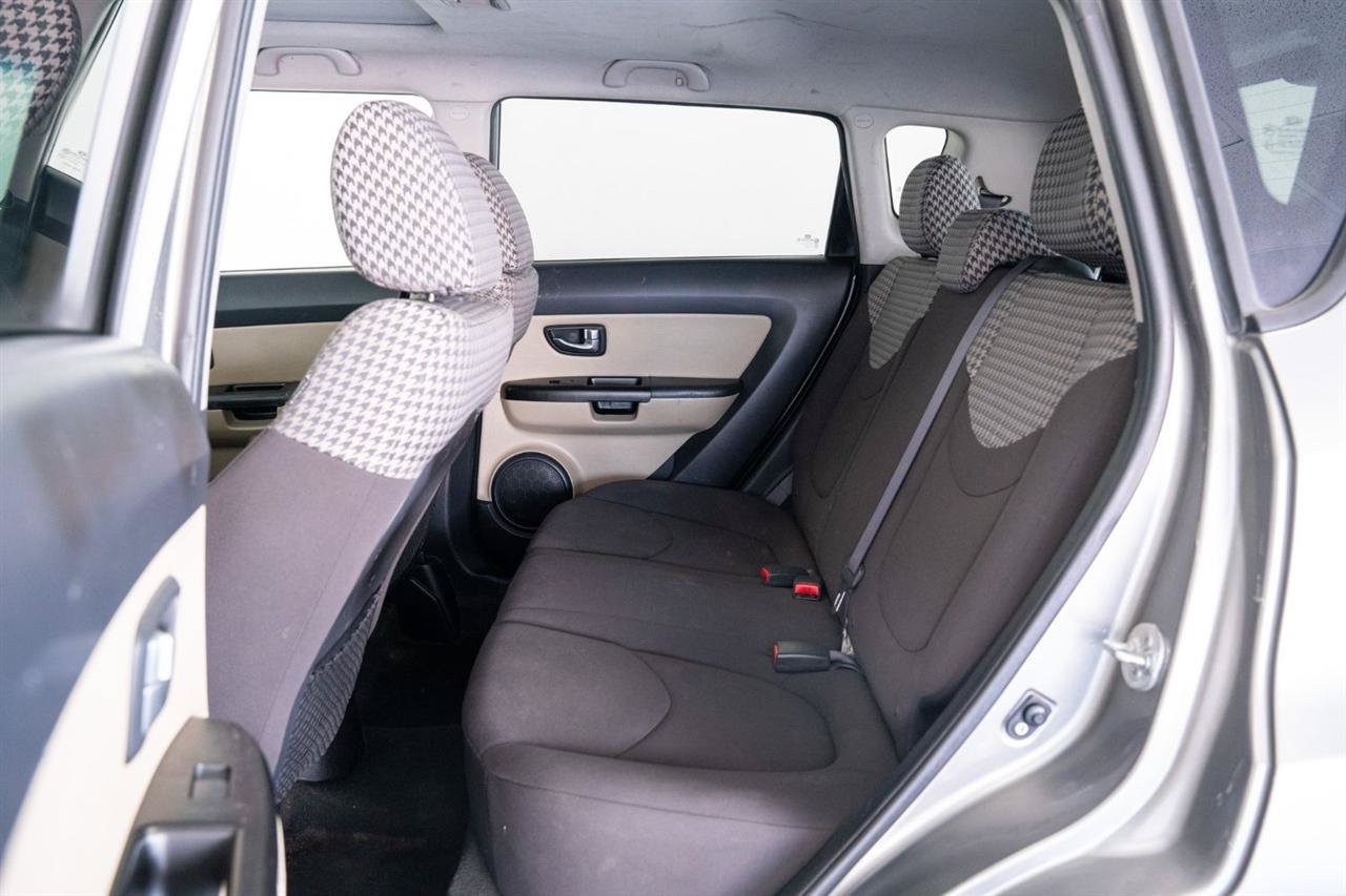 Used 2012 Kia Soul ! FWD image 8