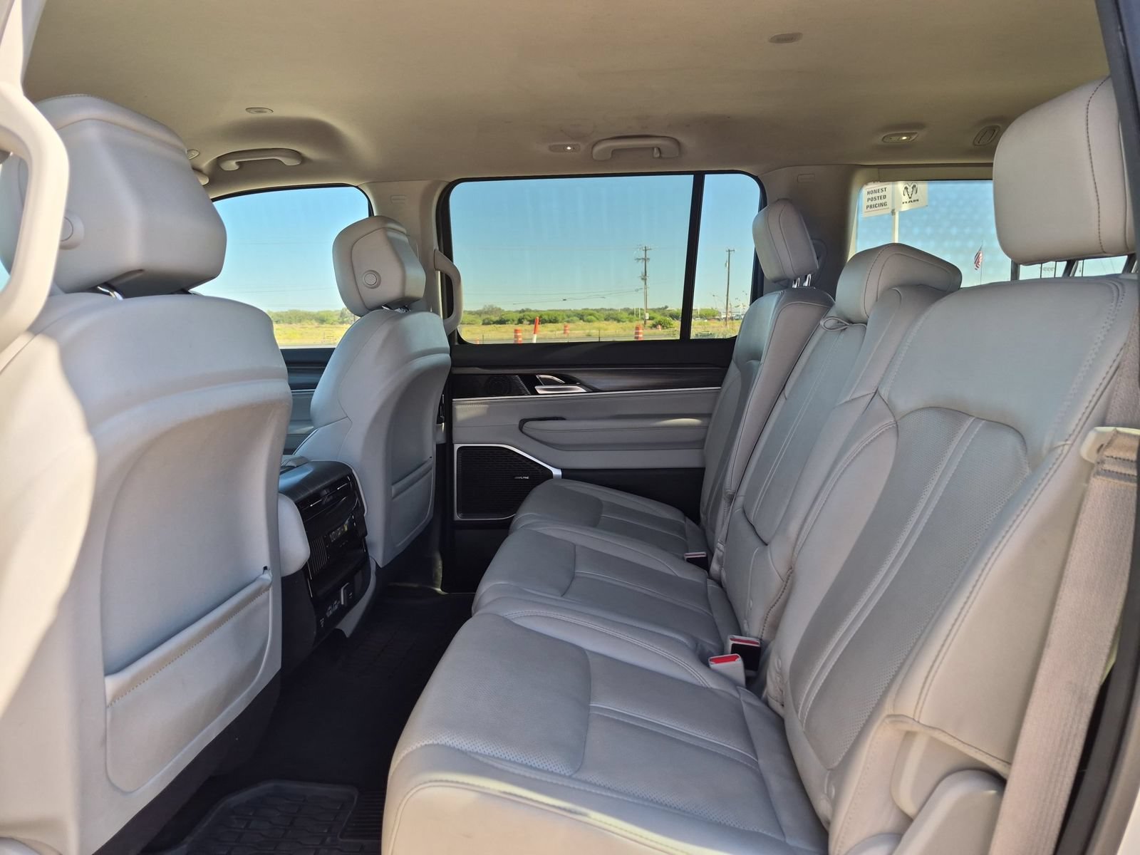 Used 2024 Jeep Wagoneer Series II w/ Flexible Seating Group RWD image 22