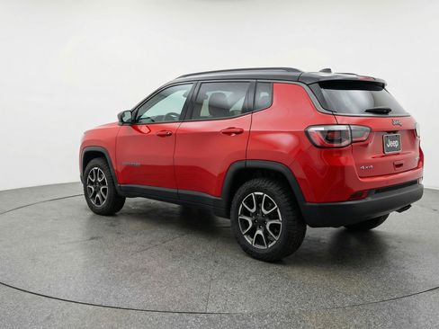 Used 2025 Jeep Compass Trailhawk image 6