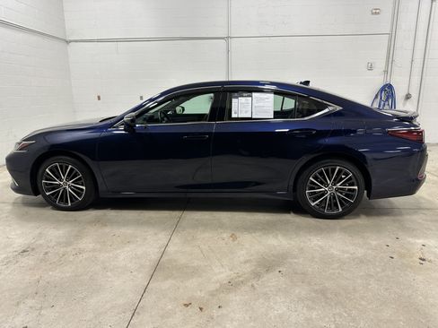 Certified 2025 Lexus ES 350 w/ Premium Package FWD image 7
