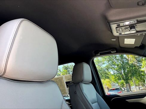 Used 2024 GMC Yukon SLT w/ SLT Luxury Package AWD/4WD image 14
