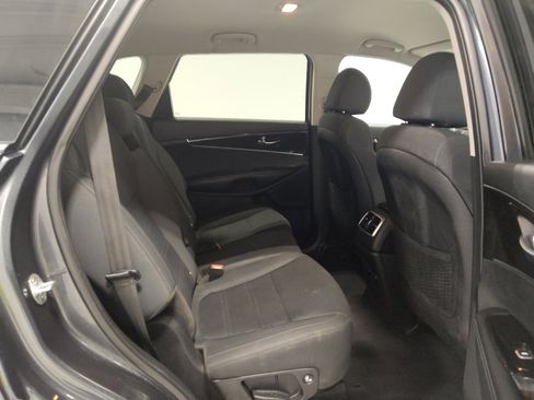 Used 2020 Kia Sorento LX image 19