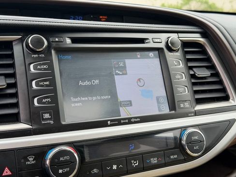 Used 2018 Toyota Highlander Limited AWD/4WD image 9