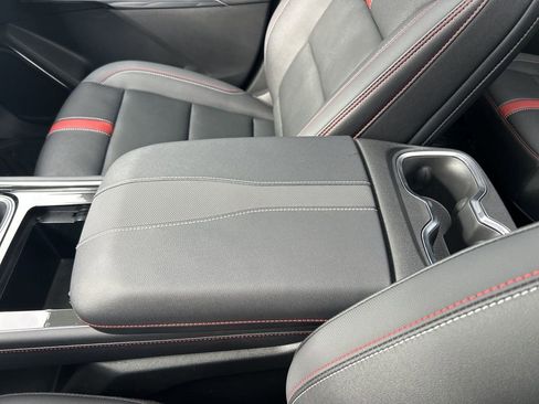 Used 2025 Chevrolet Traverse RS image 40