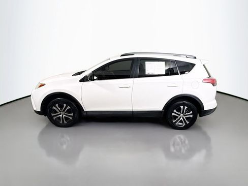 Used 2018 Toyota RAV4 LE FWD image 4