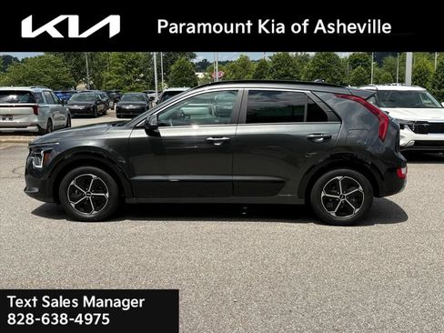 Certified 2025 Kia Niro FWD image 3