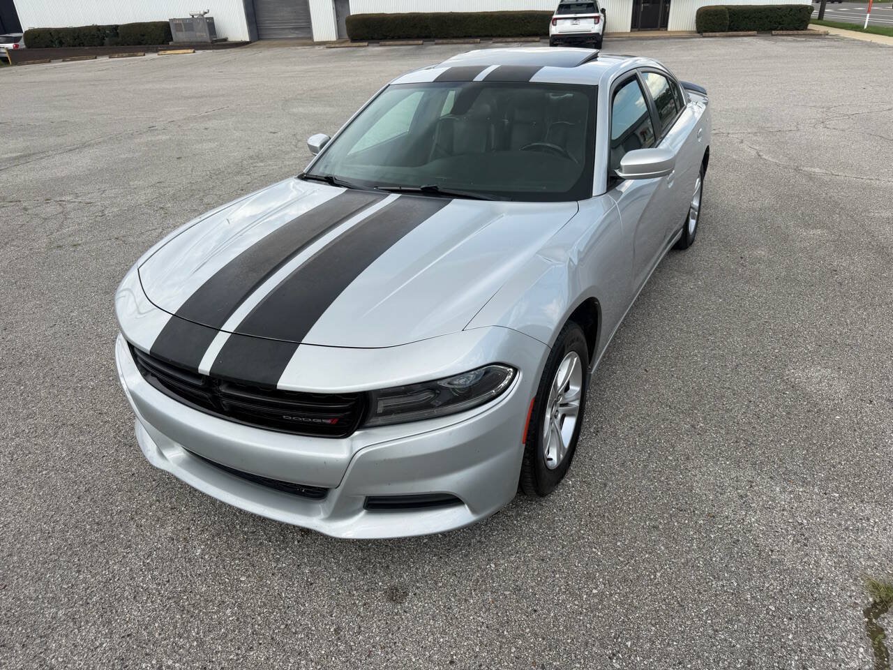 Used 2019 Dodge Charger SXT w/ Leather Interior Group RWD image 2