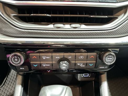 Used 2024 Jeep Compass Trailhawk image 16