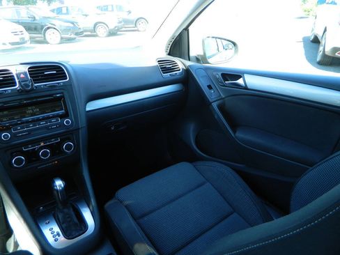 Used 2013 Volkswagen Golf 4-Door FWD image 17