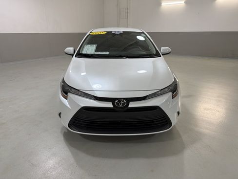 Used 2025 Toyota Corolla LE FWD image 2