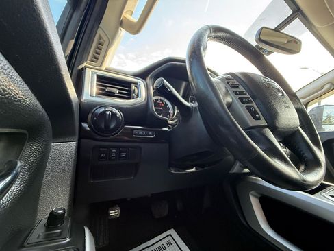 Used 2017 Nissan Titan SV AWD/4WD image 21