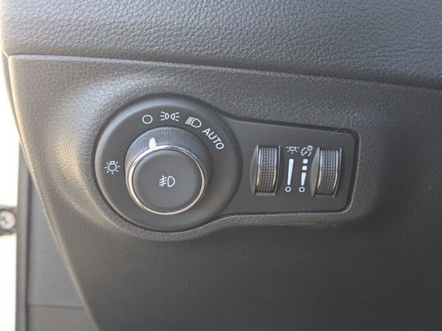 Used 2020 Jeep Compass Latitude image 23