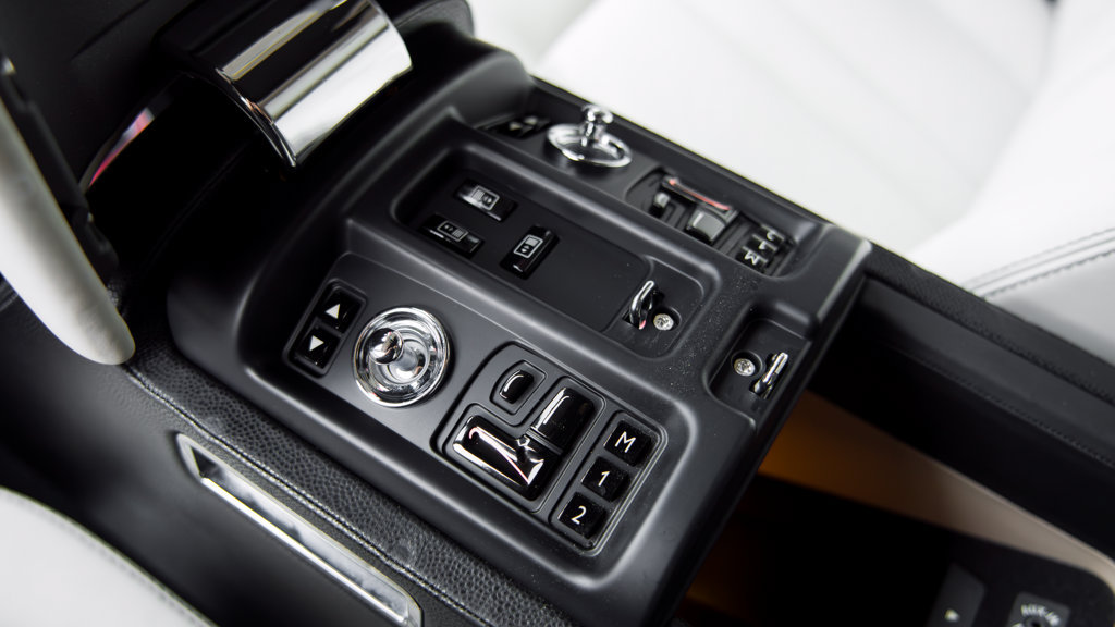 Used 2014 Rolls-Royce Phantom Sedan RWD image 29