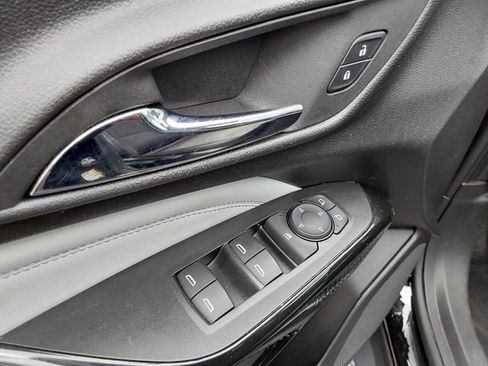 Used 2025 Chevrolet Trax LT FWD image 11