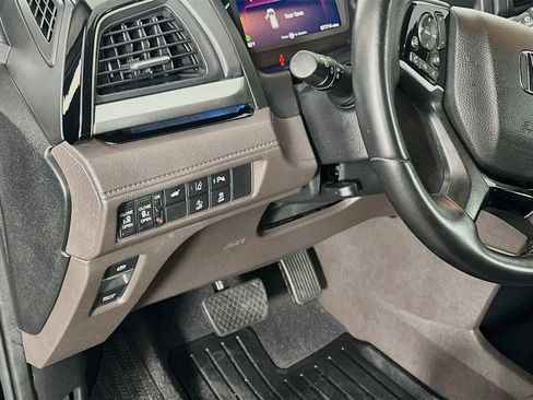 Used 2019 Honda Odyssey Elite image 16