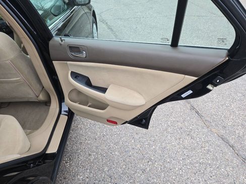 Used 2004 Honda Accord LX image 32