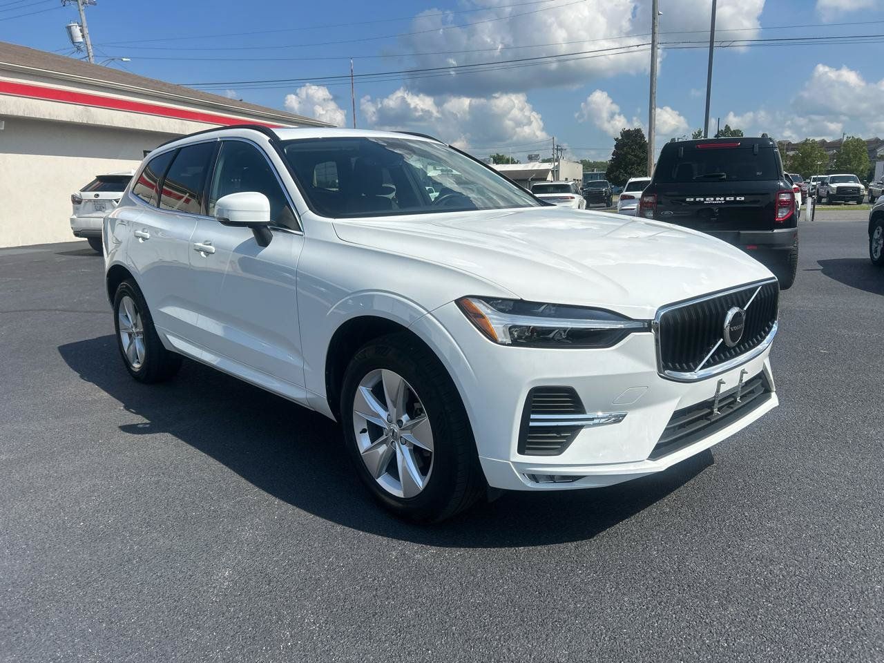 Used 2022 Volvo XC60 B5 Momentum AWD/4WD image 3