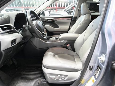 Used 2023 Toyota Highlander Limited image 9