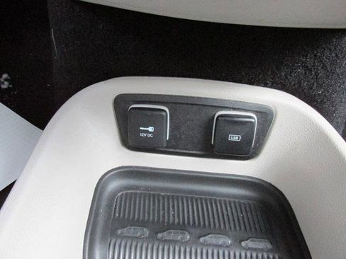 Used 2018 Chrysler Pacifica Touring-L Plus image 15