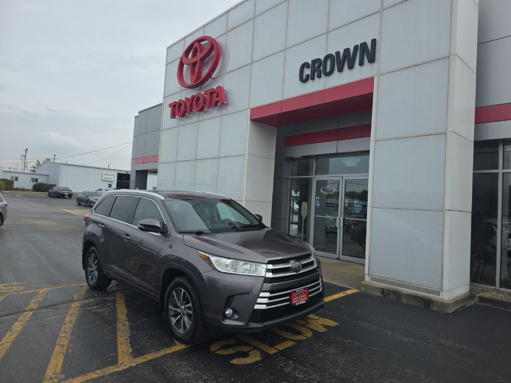 Used 2017 Toyota Highlander XLE AWD/4WD image 1
