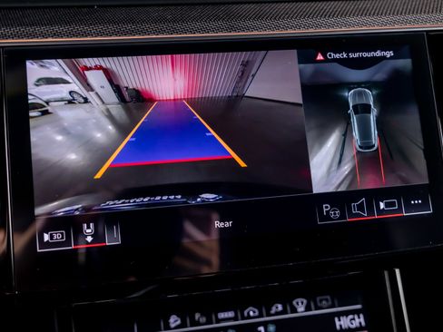 Used 2024 Audi Q8 e-tron Prestige image 11