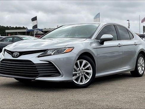 Used 2024 Toyota Camry LE image 2