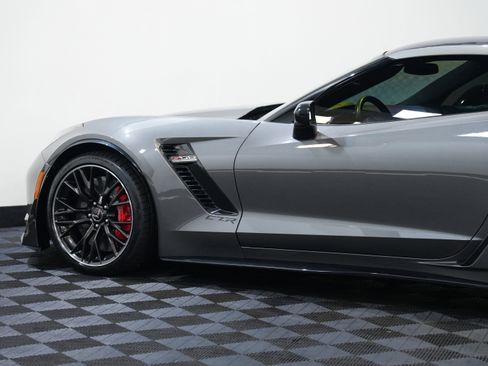 Used 2015 Chevrolet Corvette Z06 w/ 3LZ Preferred Equipment Group image 19