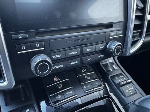 Used 2018 Porsche Cayenne image 28