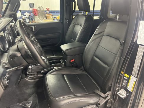 Used 2020 Jeep Wrangler Unlimited Sahara AWD/4WD image 13