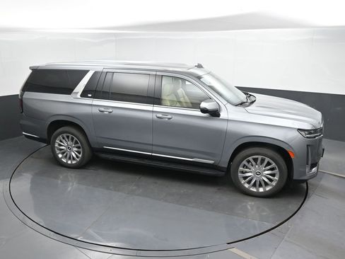 Used 2023 Cadillac Escalade ESV Premium Luxury image 40