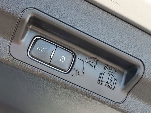 Certified 2022 Ford Explorer XLT w/ Equipment Group 202A image 37